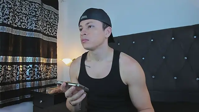 Snapshot of Angel_Cuervo chatting on January 18, 12:47 pm Angel Cuervo online show from January 18, 12:47 pm