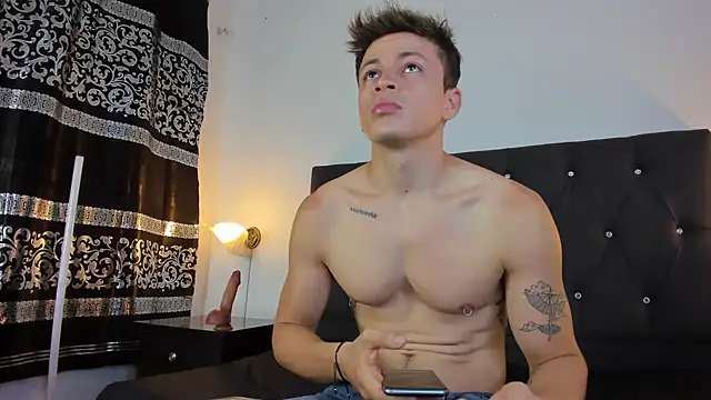 Snapshot of Angel_Cuervo chatting on February 21, 12:39 pm Angel Cuervo online show from February 21, 12:39 pm