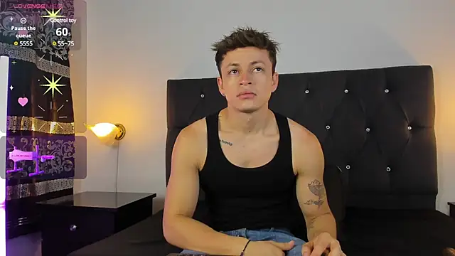 Snapshot of Angel_Cuervo chatting on February 22, 12:40 pm Angel Cuervo online show from February 22, 12:40 pm