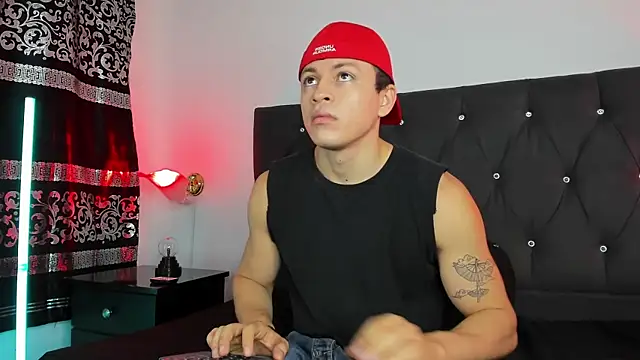 Snapshot of Angel_Cuervo chatting on March 13, 12:46 pm Angel Cuervo online show from March 13, 12:46 pm