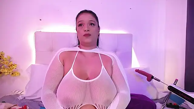 Nicol Love0 online show from April 25, 1:41 pm