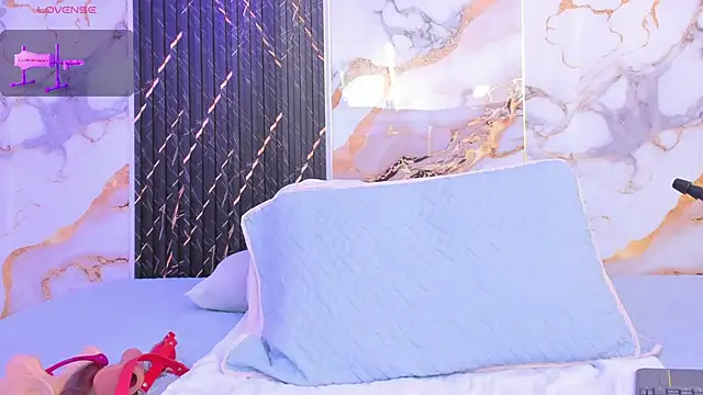 Alyson-a online show from December 19, 12:23 pm