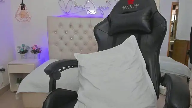 Snapshot of Zoeth_Ruiz chatting on January 31, 3:22 pm Zoeth Ruiz online show from January 31, 3:22 pm