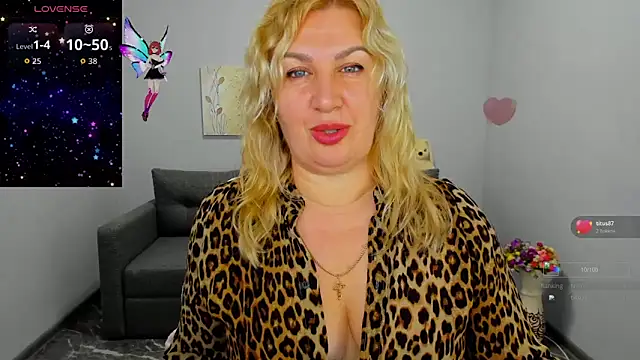 Snapshot of Lili_Crossi chatting on November 11, 6:35 am Lili Crossi online show from November 11, 6:35 am