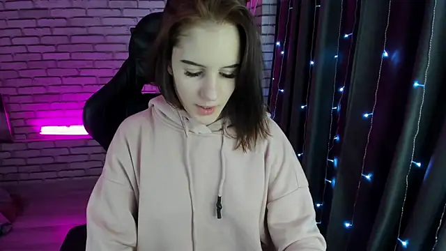 Tonya Gray online show from January 2, 4:30 am