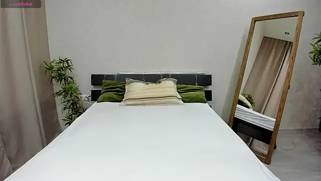 Snapshot of Miss_you_kiss chatting on January 2, 8:28 am Miss you kiss online show from January 2, 8:28 am