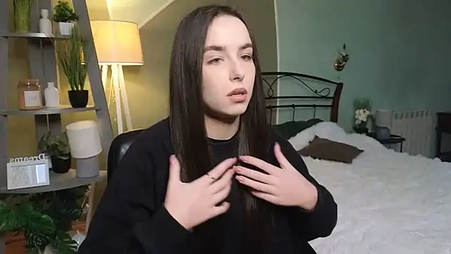 AuroraAksnesss online show from February 13, 7:35 am