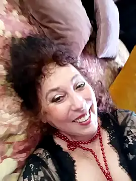 Snapshot of GypsyEsmeralda chatting on January 4, 9:32 am GypsyEsmeralda online show from January 4, 9:32 am