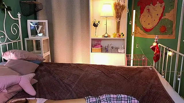 Snapshot of cherry_lea chatting on December 21, 4:25 pm cherry lea online show from December 21, 4:25 pm