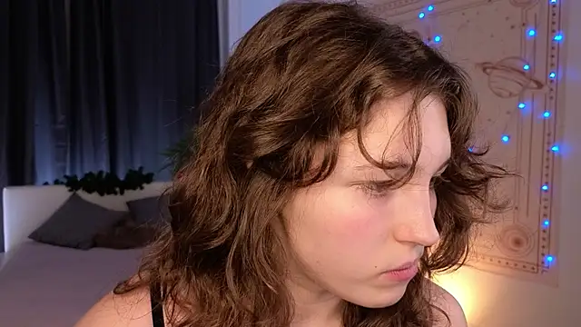 Snapshot of cherry_lea chatting on December 22, 4:38 pm cherry lea online show from December 22, 4:38 pm