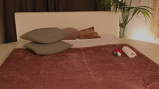 Snapshot of cherry_lea chatting on January 17, 7:38 pm cherry lea online show from January 17, 7:38 pm