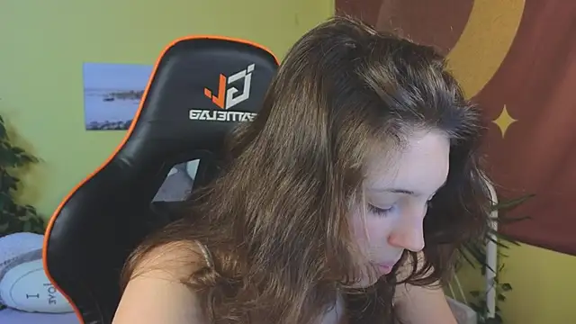 Snapshot of cherry_lea chatting on February 6, 6:02 pm cherry lea online show from February 6, 6:02 pm