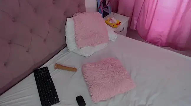 Snapshot of CATALAIA_STOMM chatting on December 2, 3:58 pm CATALAIA STOMM online show from December 2, 3:58 pm