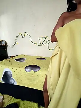 Snapshot of FreakySag_8888 chatting on December 1, 4:17 am FreakySag 8888 online show from December 1, 4:17 am