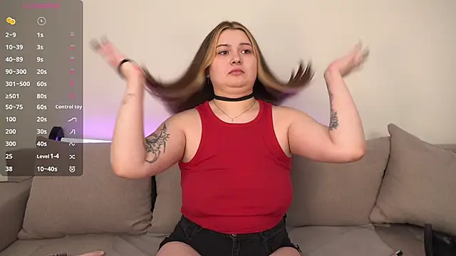 Snapshot of Alice_Walters chatting on November 4, 3:44 pm Alice Walters online show from November 4, 3:44 pm