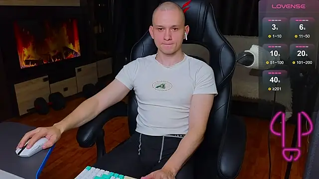 Snapshot of STRONGBEAUTY282 chatting on January 30, 4:48 am STRONGBEAUTY282 online show from January 30, 4:48 am