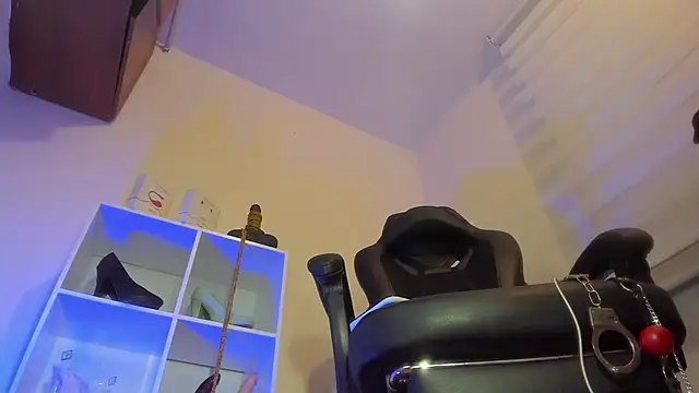 charlotte joliedart online show from September 18, 11:29 pm