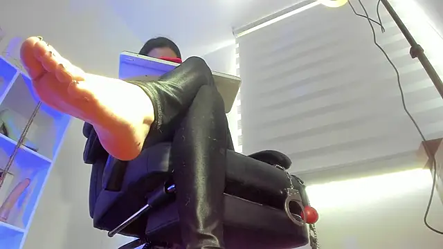 charlotte joliedart online show from September 19, 7:47 pm