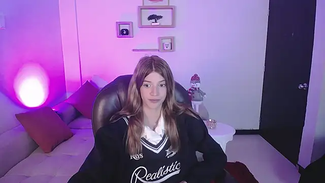 Snapshot of Nora_Vennucci chatting on December 10, 10:47 pm Nora Vennucci online show from December 10, 10:47 pm