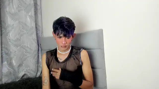 Snapshot of andrew_uwu_ chatting on November 28, 10:45 pm andrew uwu online show from November 28, 10:45 pm