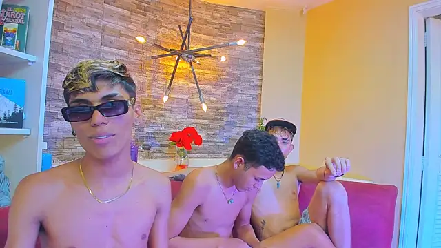 StrawwBoys online show from January 20, 2:14 pm