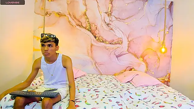 StrawwBoys online show from January 21, 2:15 pm