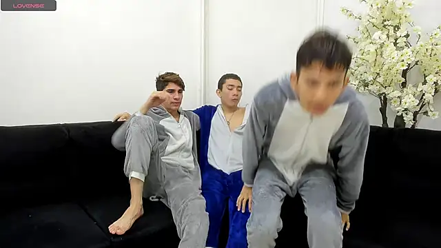 StrawwBoys online show from October 3, 10:34 am