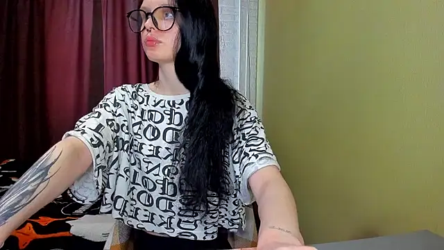 Snapshot of Hi_Kitti chatting on March 11, 10:51 am Hi Kitti online show from March 11, 10:51 am