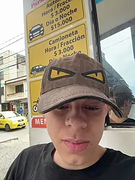 Snapshot of Daddyrich_632 chatting on November 28, 4:31 pm Daddyrich 632 online show from November 28, 4:31 pm