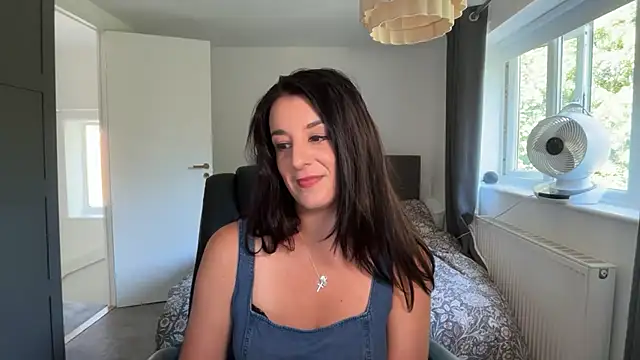 flatwhite0 online show from August 3, 9:04 am