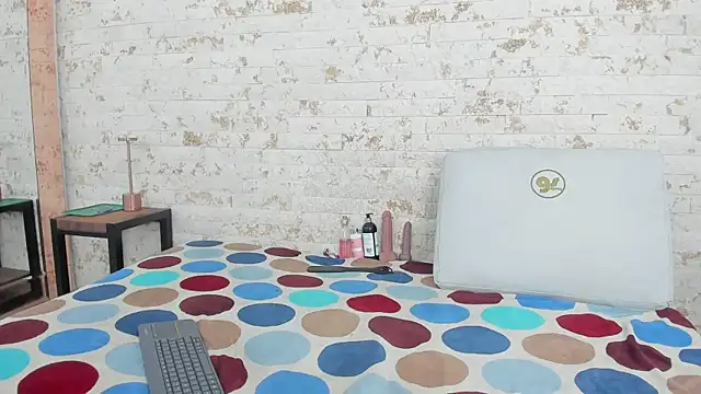 pamela west online show from January 25, 8:00 pm