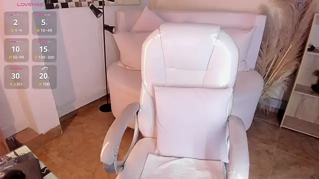 Snapshot of Amy_Kiitty_ chatting on February 14, 11:09 pm Amy Kiitty online show from February 14, 11:09 pm