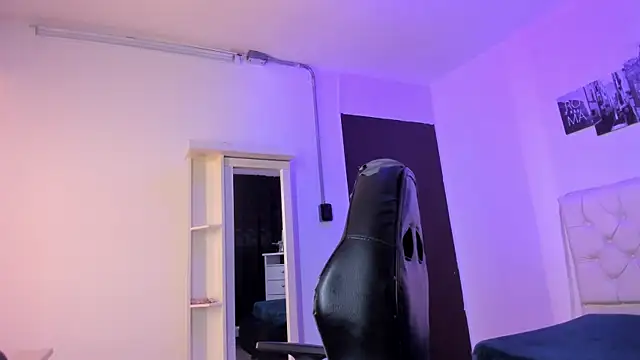 Snapshot of Amy_Kiitty_ chatting on October 16, 12:50 pm Amy Kiitty online show from October 16, 12:50 pm