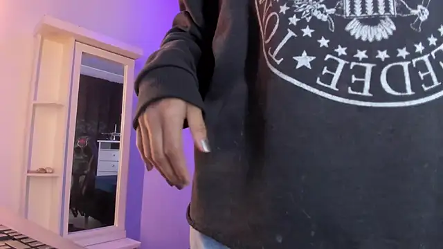 Snapshot of Amy_Kiitty_ chatting on October 21, 12:50 pm Amy Kiitty online show from October 21, 12:50 pm