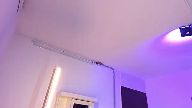 Snapshot of Amy_Kiitty_ chatting on October 24, 12:45 pm Amy Kiitty online show from October 24, 12:45 pm