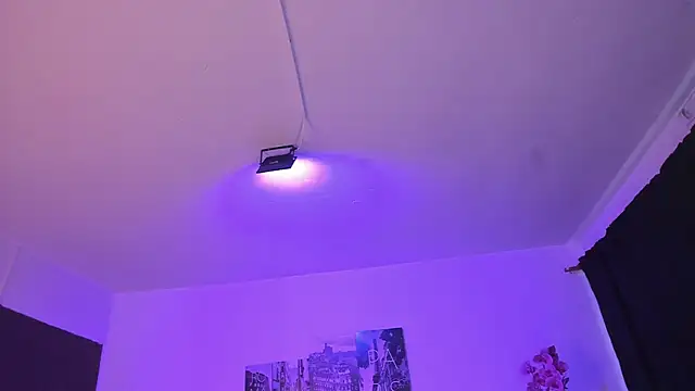 Snapshot of Amy_Kiitty_ chatting on December 5, 12:47 pm Amy Kiitty online show from December 5, 12:47 pm