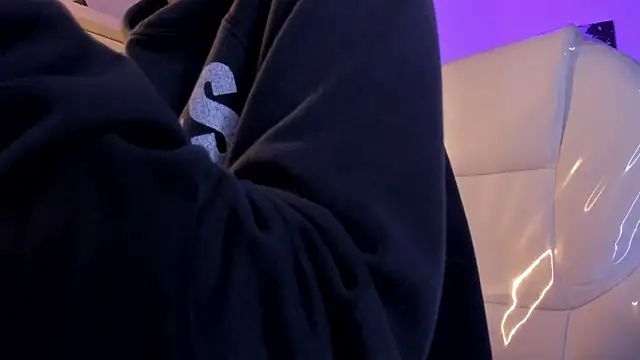 Amy Kiitty  online show from January 8, 12:40 pm