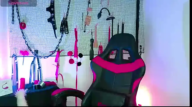 Snapshot of Megaan_Greey chatting on December 7, 7:54 pm Megaan Greey online show from December 7, 7:54 pm