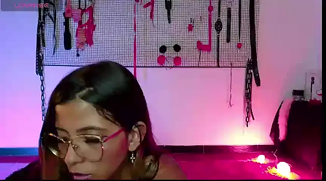 Snapshot of Megaan_Greey chatting on December 13, 5:10 pm Megaan Greey online show from December 13, 5:10 pm