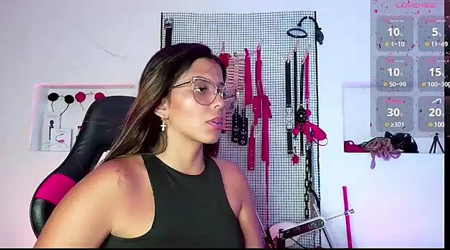 Snapshot of Megaan_Greey chatting on February 9, 7:41 pm Megaan Greey online show from February 9, 7:41 pm