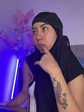 Snapshot of Sweet_hot_mia chatting on May 12, 1:30 pm Sweet hot mia online show from May 12, 1:30 pm