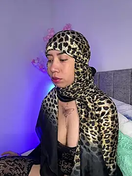 Snapshot of Sweet_hot_mia chatting on May 19, 1:50 pm Sweet hot mia online show from May 19, 1:50 pm