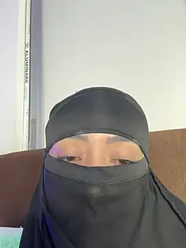 Snapshot of Sweet_hot_mia chatting on May 25, 1:50 pm Sweet hot mia online show from May 25, 1:50 pm