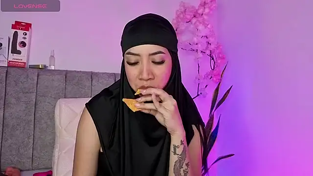 Sweet hot mia online show from July 31, 4:17 pm