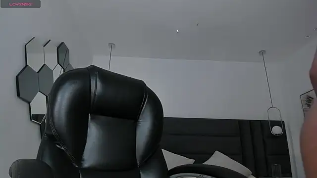 KatieNolan 1 online show from December 4, 6:27 pm