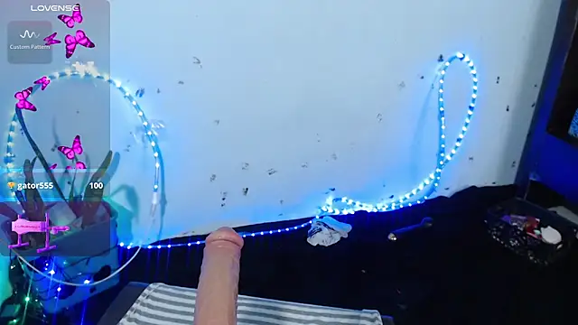 April sexycurvi online show from March 18, 7:19 am