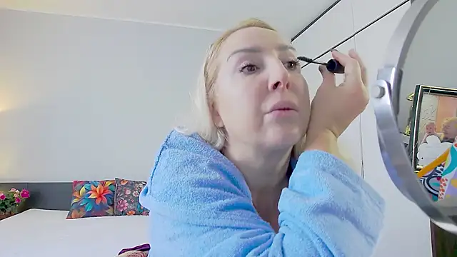 Snapshot of MariaRichi_ chatting on February 16, 8:21 am MariaRichi  online show from February 16, 8:21 am