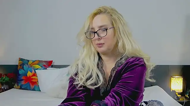 Snapshot of MariaRichi_ chatting on February 27, 4:10 pm MariaRichi  online show from February 27, 4:10 pm