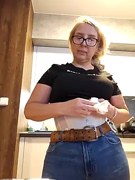 Snapshot of MariaRichi_ chatting on March 1, 6:46 am MariaRichi  online show from March 1, 6:46 am