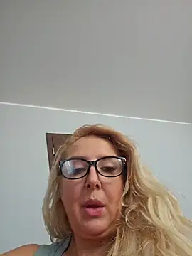 Snapshot of MariaRichi_ chatting on March 15, 10:57 am MariaRichi  online show from March 15, 10:57 am